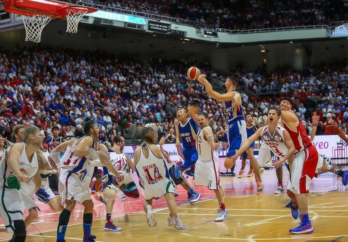 篮球巅峰对决：首钢新疆激战回顾与战术解析